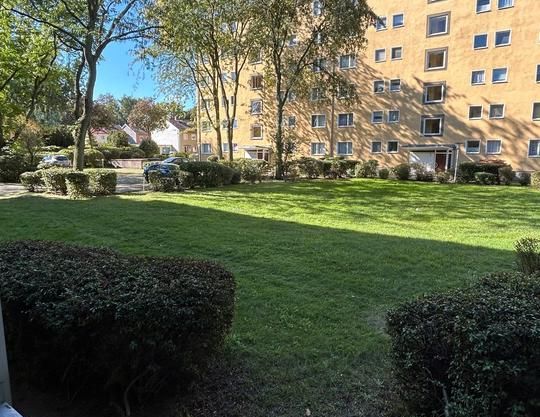 *FRISCH RENOVIERT + SOFORT VERFÜGBAR* 2-Raum Wohnung im 3. Obergeschoss - Photo 1