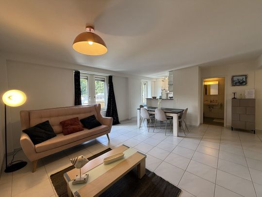 Modern, newly renovated 3.5-room furnished apartment in the heart of Zurich - Photo 1