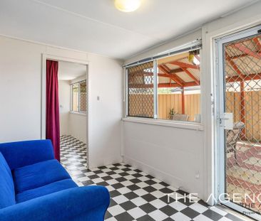 3 Bedroom 1 Bathroom House in Bedford - Photo 1