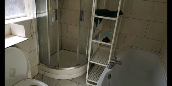 Room in a Shared House, The Broadway, B20 - Photo 3