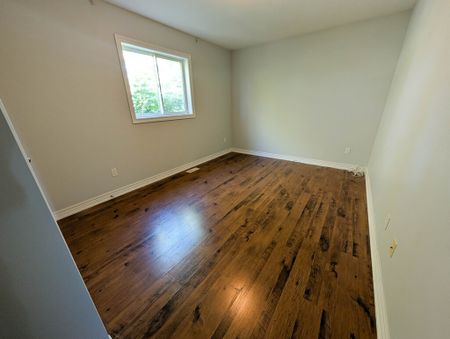 All Inclusive 3 Bedroom Main Unit in St. Catharines! - Photo 4