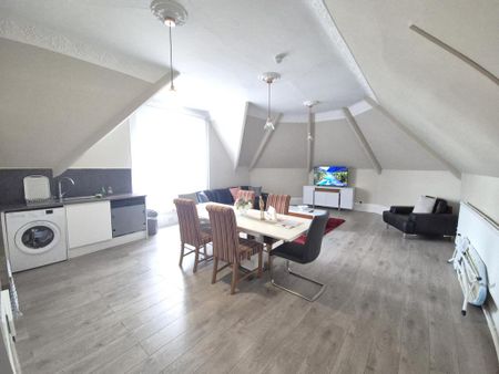 1 bedroom in a flat share to rent - Photo 3