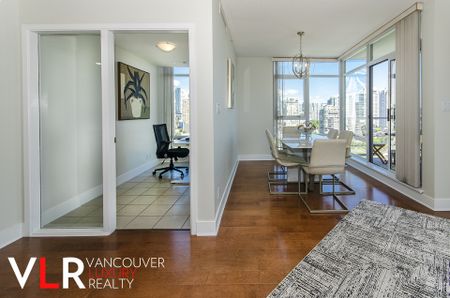 Condo in Downtown Vancouver, BC - Photo 4
