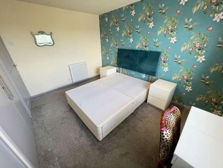 Prebends Field, Gilesgate, Durham, DH1 - Photo 5