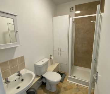 1 bedroom in a house share to rent - Photo 6