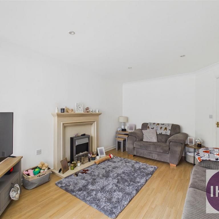 4 bedroom detached house to rent - Photo 1