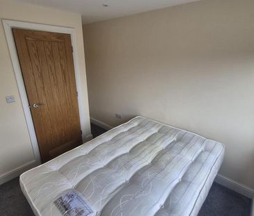 3 bedroom apartment to rent - Photo 6