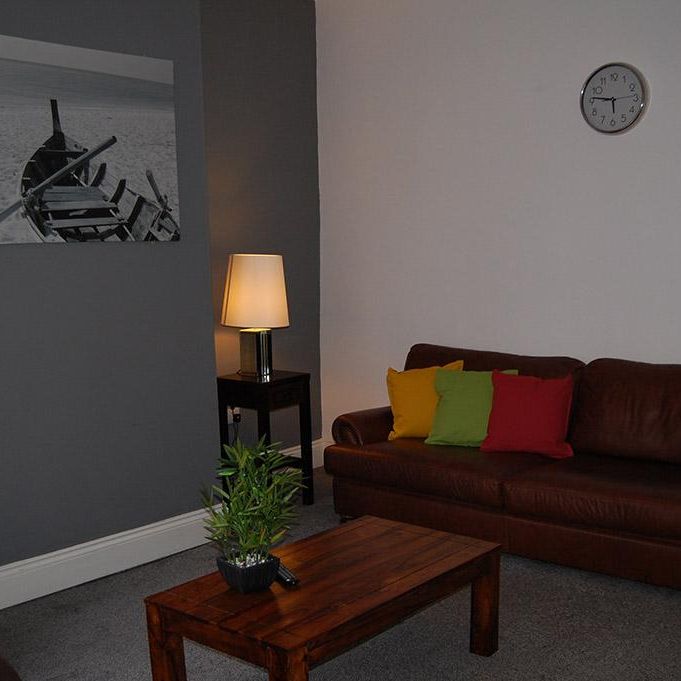 6 bedroom terraced house to rent - Photo 1