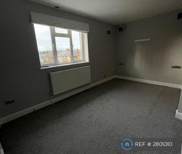 4 bedroom semi-detached house to rent - Photo 5