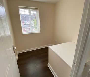 3 bedroom semi-detached house to rent - Photo 4