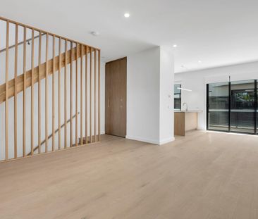 Stylish three-level townhouse in the heart of Abbotsford - Photo 1