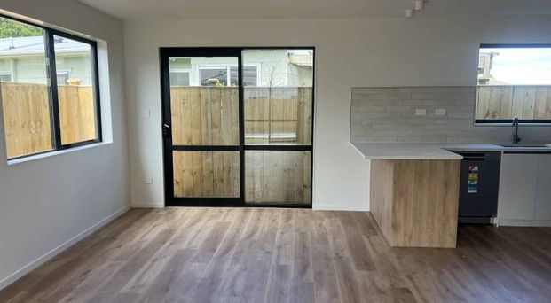 Brand New Stunning 3-bedroom Duplex in Manurewa - Photo 1