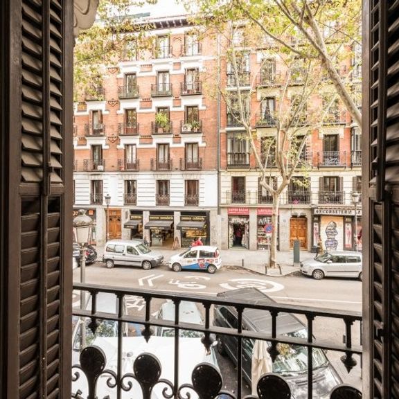 5 room luxury Flat for rent in Madrid, Spain - Photo 1