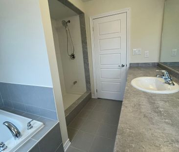 For Lease - 25 Buttercream Avenue, Thorold, Ontario - Photo 6