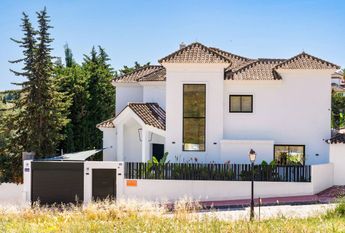6 bedroom luxury Villa for rent in Nueva Andalucia, Spain