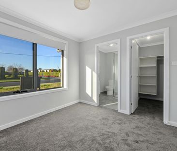 Spacious Design & Low-Maintenance Living in Longford - Photo 3