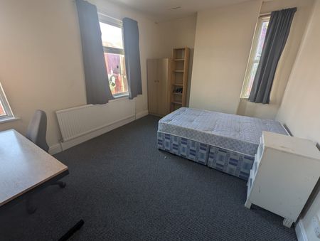 Room in a Shared House, Furness Road, M14 - Photo 4