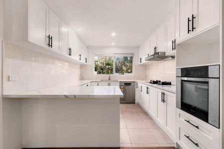 4 Bed, 2 Bath - Photo 4