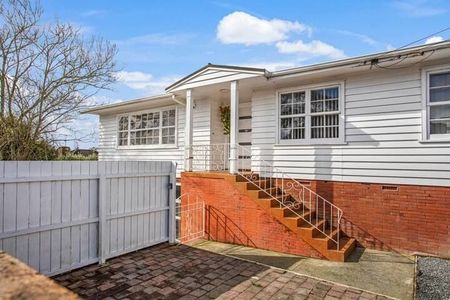 Fully Furnished 4 Bedroom House in Remuera - Photo 4