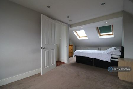 4 bedroom terraced house to rent - Photo 2