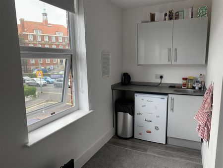 Caburn Road, Hove - Photo 2
