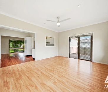 “Spacious Family Home in a Prime Location” - Photo 4