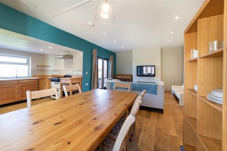 2 bedroom semi-detached bungalow to rent - Photo 2