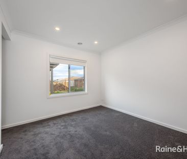 18 Fragrant Crescent, Diggers Rest, VIC 3427 - Photo 3