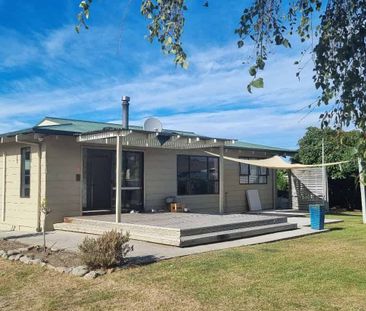 Lovely Three Bedroom Home - Photo 2