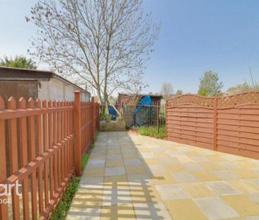 4 bedroom detached house to rent - Photo 4