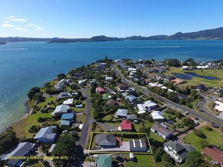 Tidy 3 bedroom home in best location in OTP. - Photo 5