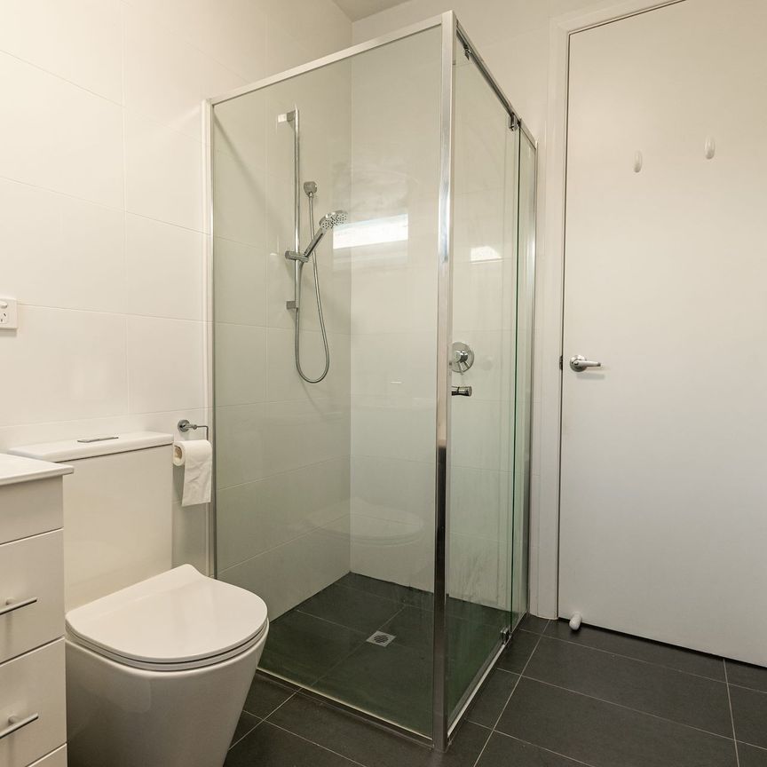 Unit 4/2 La Scala Court, Paradise. - Photo 1