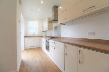 2 bedroom semi-detached house to rent - Photo 4