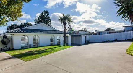 Family Home - Photo 3