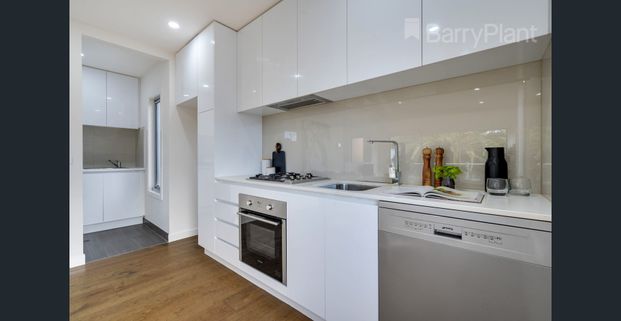 1/1 Lake Grove, Coburg North, Vic 3058 - Photo 1