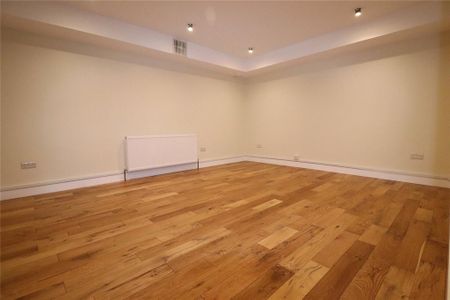 6 bedroom detached house to rent - Photo 2