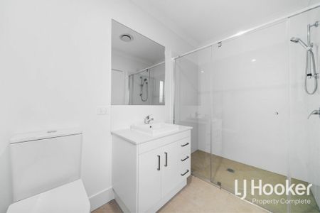 FULLY AIR CONDITIONED - SOLAR PANELS - PARTIALLY FURNISHED! - Photo 5