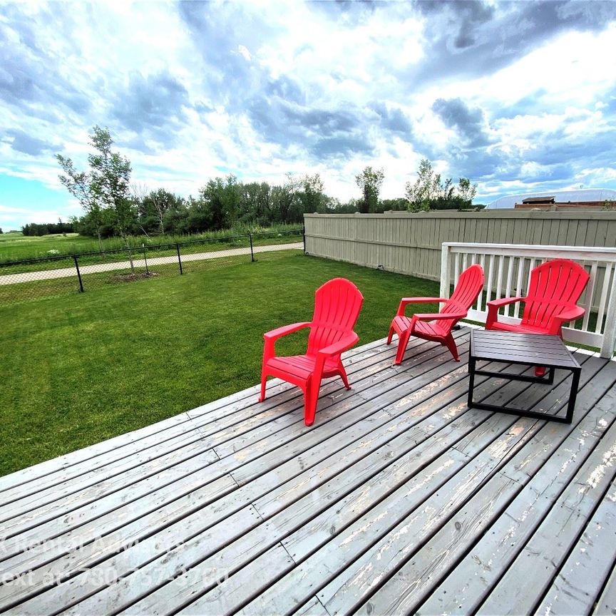 BEAUTIFUL 3 BED, 2.5 BATH, 2 STOREY DUPLEX, W/AN ATTACHED SNGL GARAGE IN THE COMMUNITY OF ORCHARDS - Photo 1