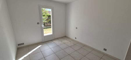 SORGUES 1180, - Photo 3