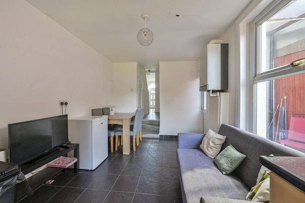 4 bedroom terraced house to rent - Photo 1