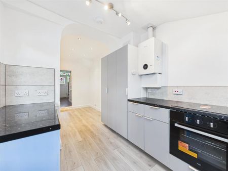 3 bedroom semi-detached house to rent - Photo 5