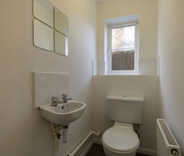 3 bedroom end of terrace house to rent - Photo 6