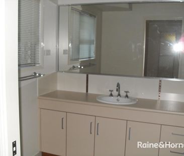 4 BEDROOM HOME GLENELLA - Photo 4