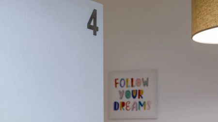 Room in a shared 4-bedroom apartment for rent in Collblanc, bills included - Photo 4