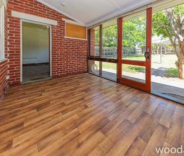 Spacious home, freshly painted with new carpets - Photo 5