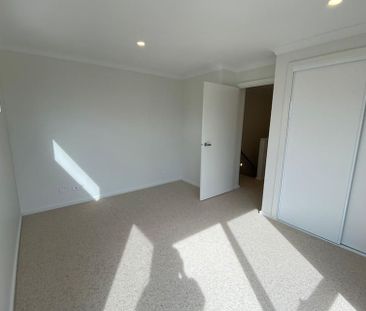 18 Zeta Crescent, Point Cook. - Photo 2