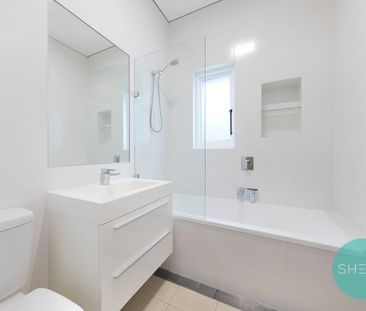 AN ELEGANT DOUBLE-GLAZED HOME WITH EASY CARE GARDEN - Photo 6