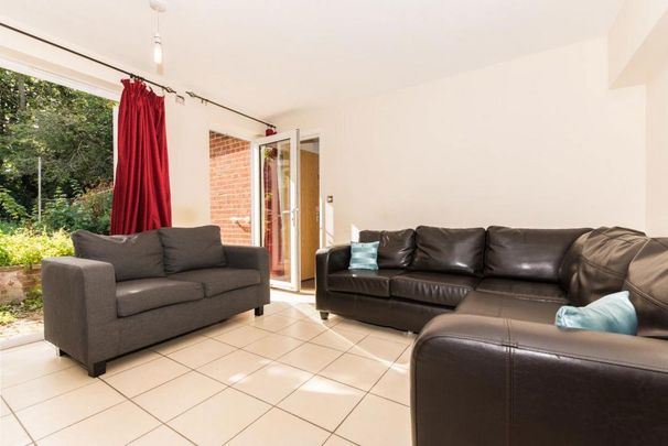 6 bedroom house to rent - Photo 1