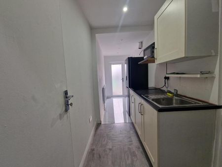 Studio to rent - Photo 3