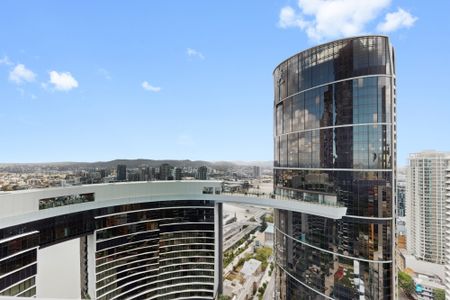 Fully Furnished | Luxury Apartment @ Queens Warf - Photo 3